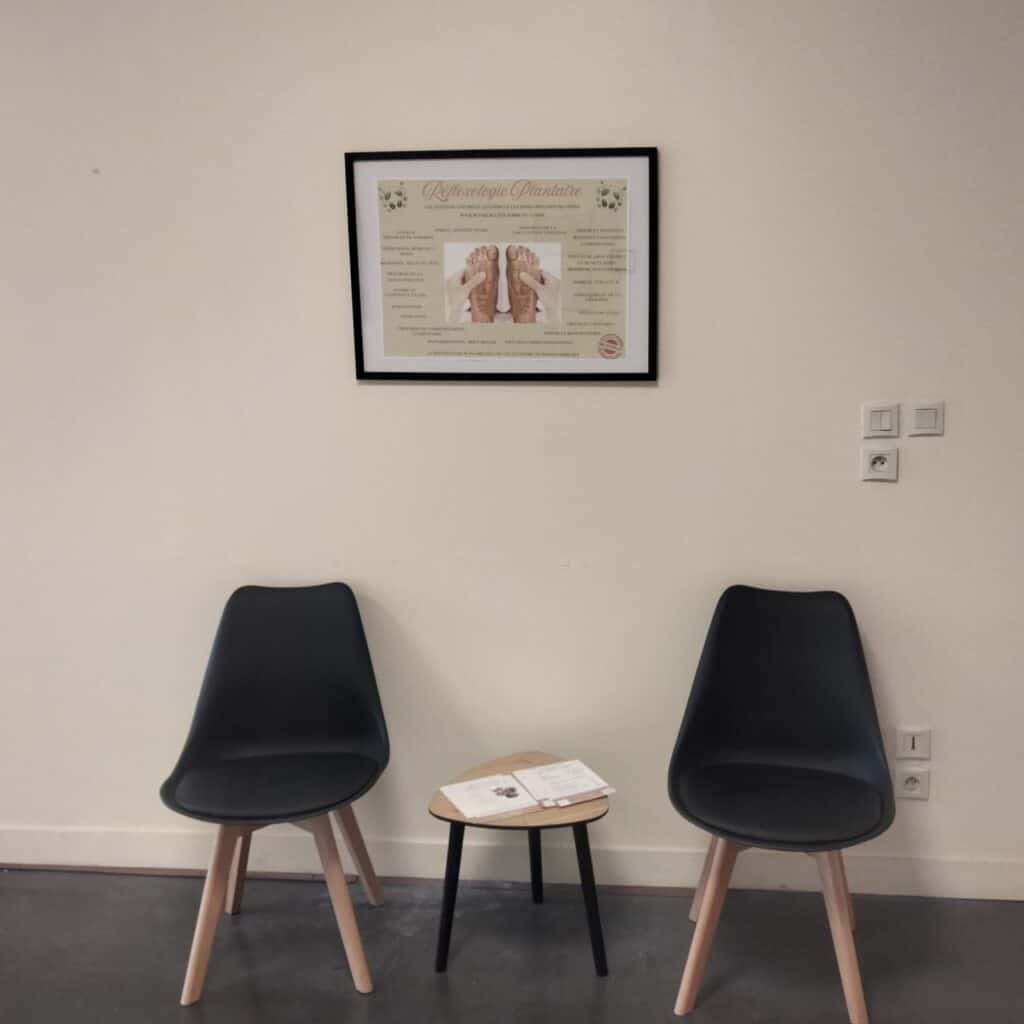 Salle d’attente chaleureuse du cabinet de Caroline Caby à Haubourdin